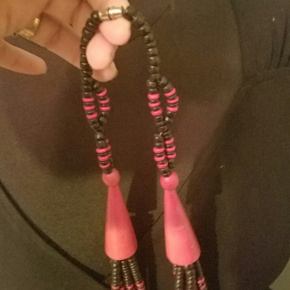 Red and black beads and wood red cones - Picture 3 of 8